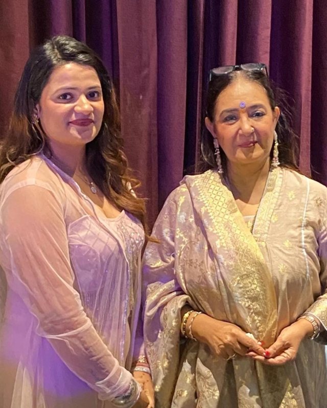 Jia Sharma standing beside playback singer Jaspinder Narula